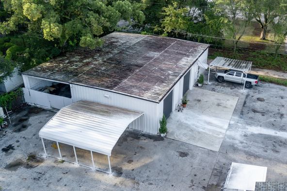 N. Florida Ave Warehouse or Automotive/Office/Showroom- 6,061 SF : 14041 N Florida Ave, Tampa, FL 33613